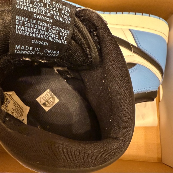 AIR JORDAN 1 RETRO HIGH OG GS- University Blue/Black/White - Picture 4 of 5